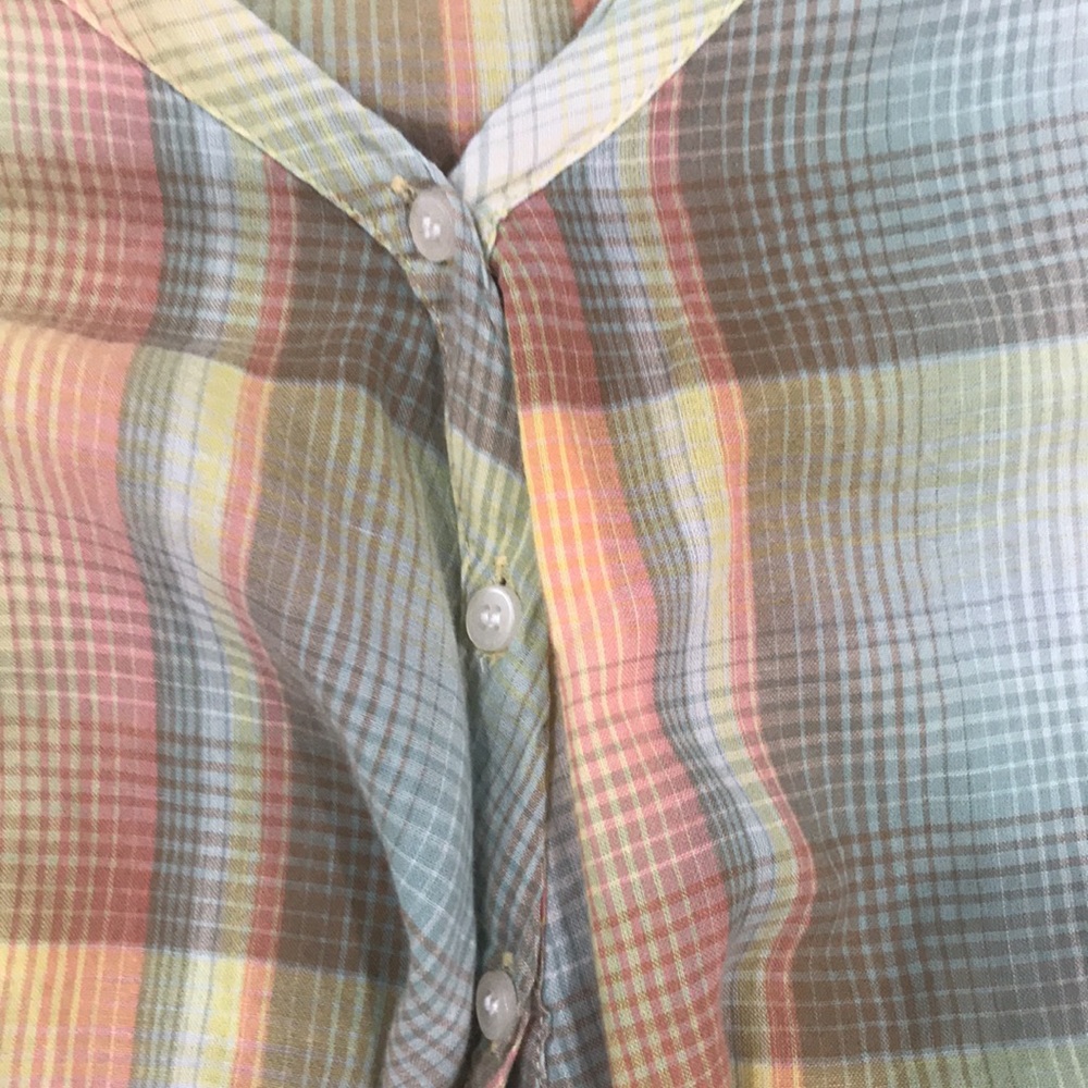 Button Down Crop Top - Picture 3 of 4